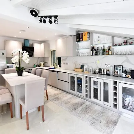 Vila Eless Villa *