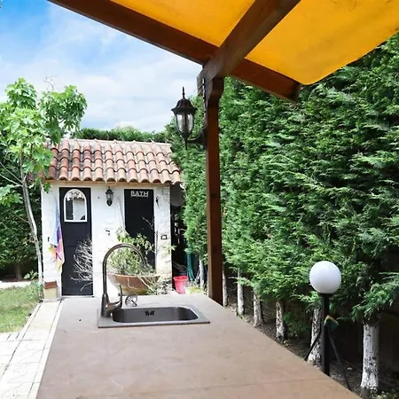 Vila Eless Golem (Tirana)