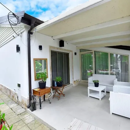 Villa Vila Eless Golem (Tirana)