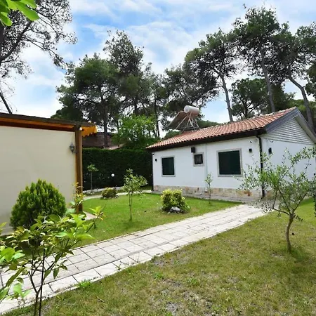 Vila Eless Golem (Tirana)