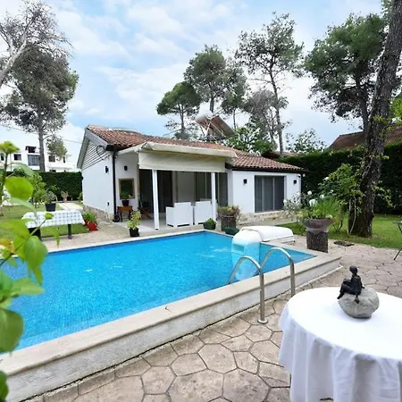 Vila Eless Villa Golem (Tirana)