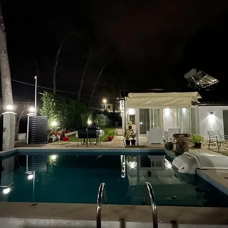 Vila Eless Villa Golem (Tirana)