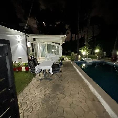 Vila Eless Golem (Tirana)