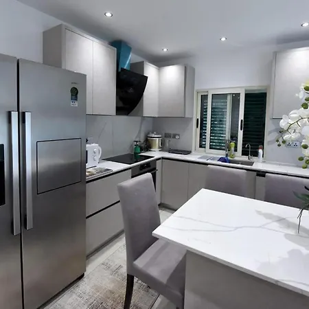 Vila Eless Villa Golem (Tirana)