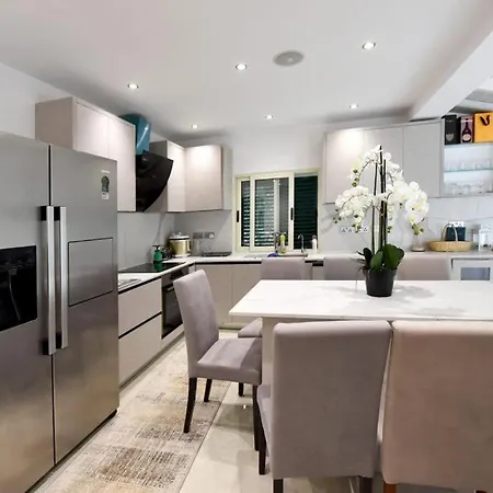 Vila Eless Villa Golem (Tirana)