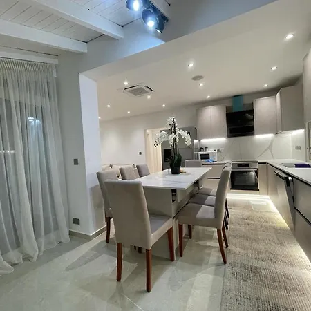 Villa Vila Eless Golem (Tirana)